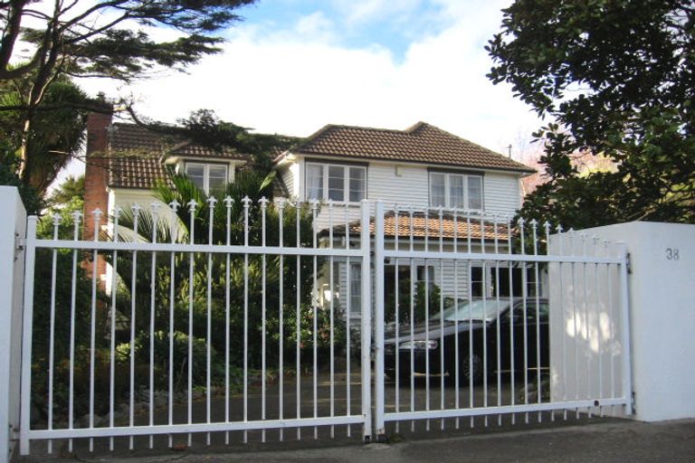 Photo of property in 38 Ludlam Crescent, Woburn, Lower Hutt, 5010