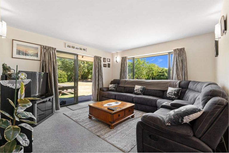 Photo of property in 25b Queens Avenue, Waikuku Beach, 7402