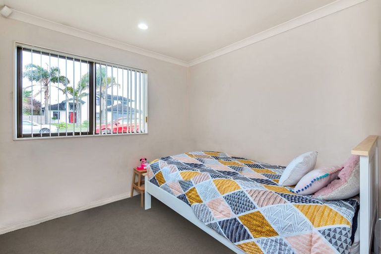 Photo of property in 35 English Oak Drive, Schnapper Rock, Auckland, 0632