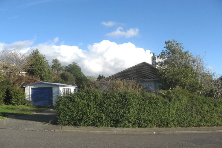 Photo of property in 18 Hereford Street, Cannons Creek, Porirua, 5024