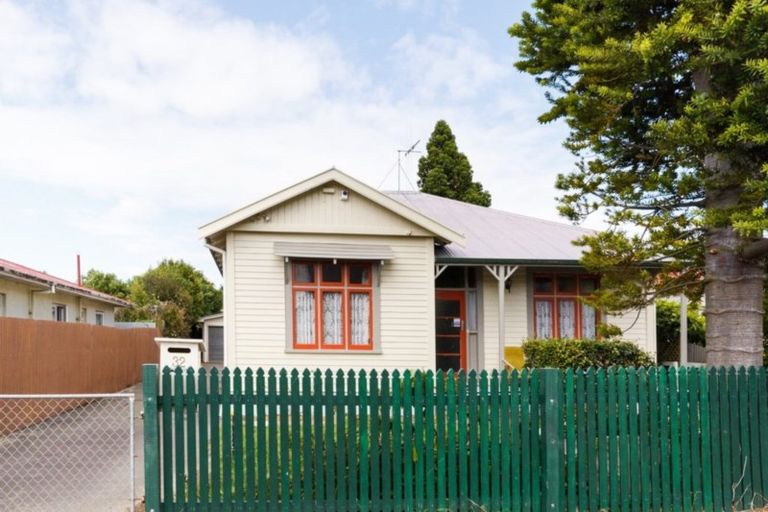 Photo of property in 32 Colombo Street, Hokowhitu, Palmerston North, 4410