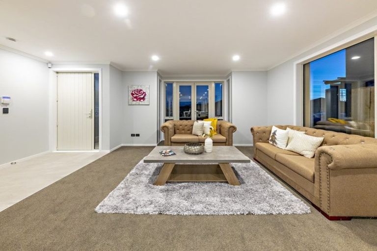 Photo of property in 32 Kauri Heart Avenue, Takanini, 2112