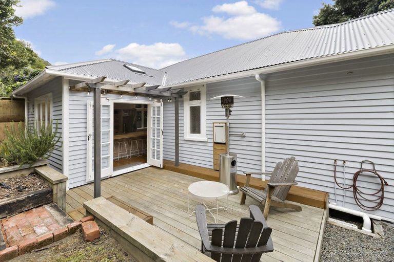 Photo of property in 265 Muritai Road, Eastbourne, Lower Hutt, 5013