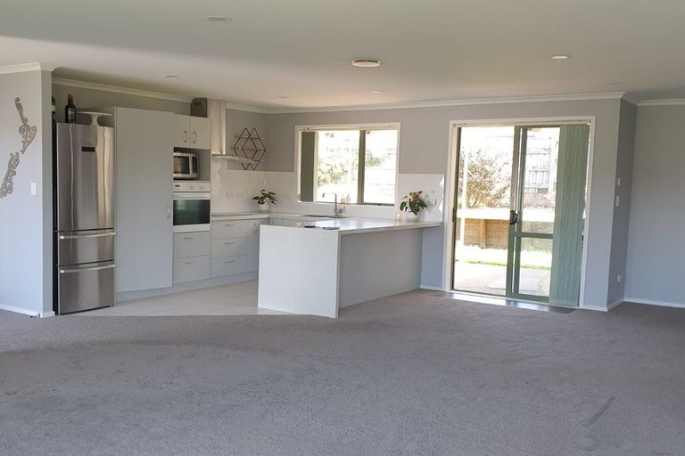 Photo of property in 2 Te Kauri Place, Helensville, 0800
