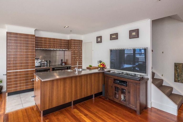 Photo of property in Augusta Apartments, 19/254 Willis Street, Te Aro, Wellington, 6011