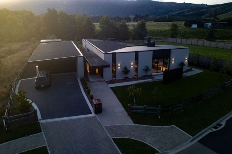 Photo of property in 10 Rodeo Place, Outram, 9019