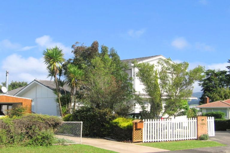 Photo of property in 14 Grimshaw Place, Henderson, Auckland, 0612
