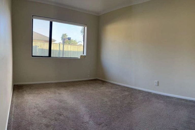 Photo of property in 16 Middlefield Drive, East Tamaki Heights, Auckland, 2016