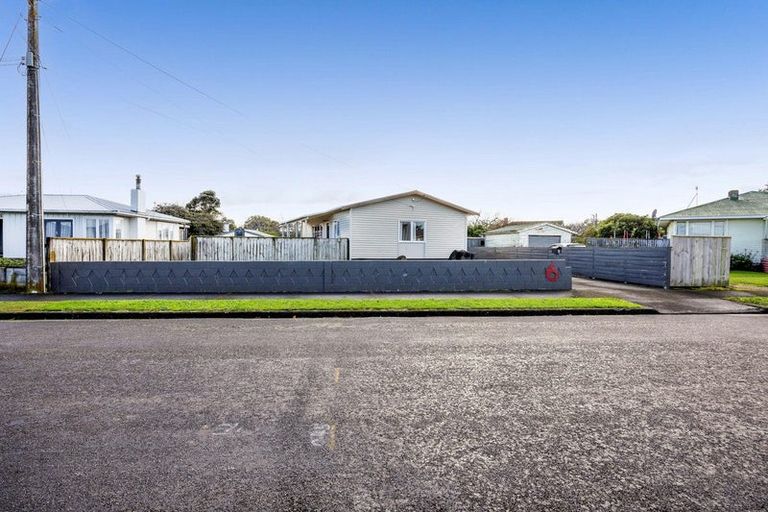 Photo of property in 6 Pacey Avenue, Hawera, 4610