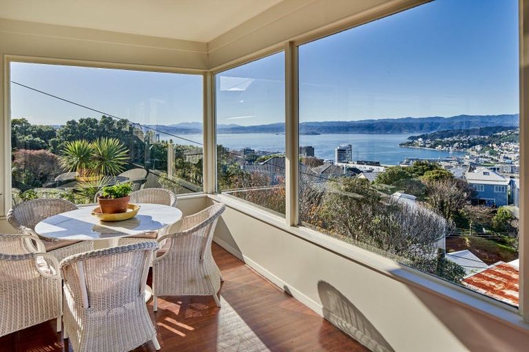 Photo of property in 52 Central Terrace, Kelburn, Wellington, 6012