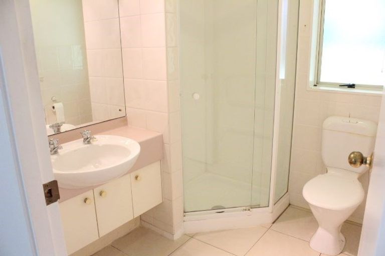 Photo of property in 2/38 Ambleside Drive, Northpark, Auckland, 2013