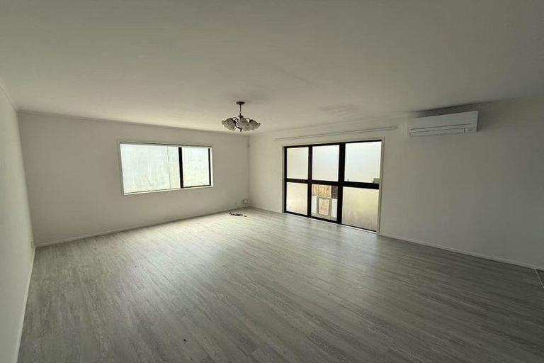 Photo of property in 20b Regency Place, Sunnynook, Auckland, 0632