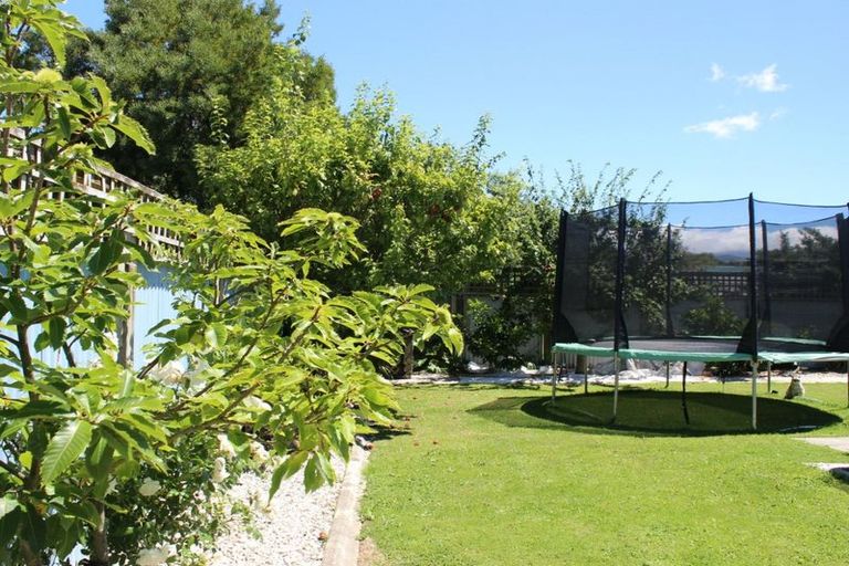 Photo of property in 32 Richmond Road, Carterton, 5713