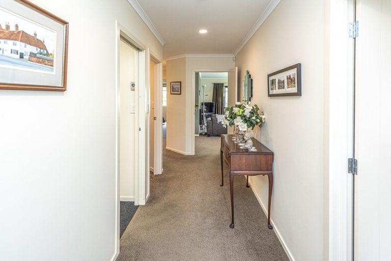 Photo of property in Caversham Park, 2/33 Caversham Road, Westmere, Whanganui, 4501