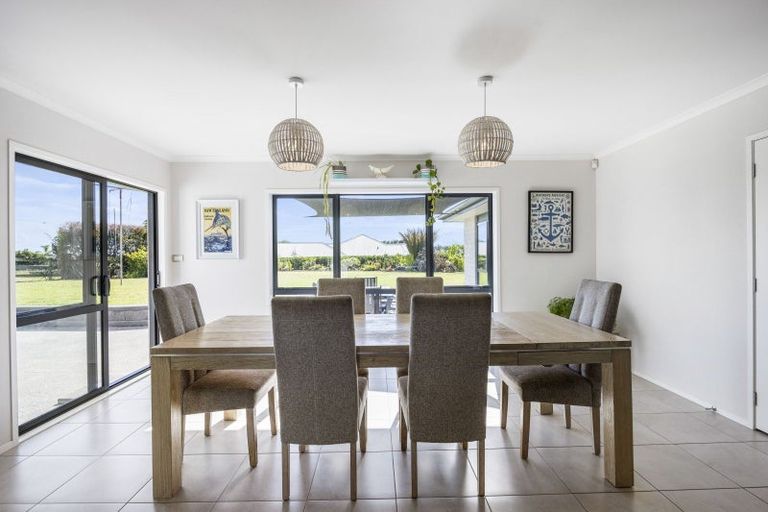 Photo of property in 12 Church View Road, Waiau Pa, Pukekohe, 2679