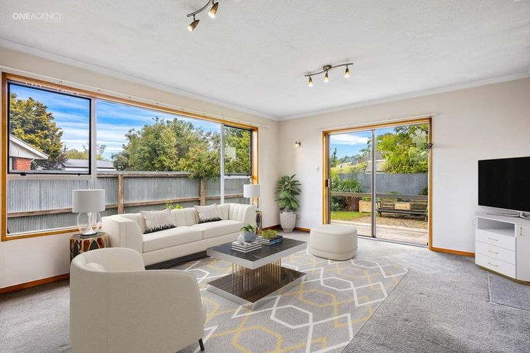 Photo of property in 2/11 Momorangi Crescent, Redwood, Christchurch, 8051