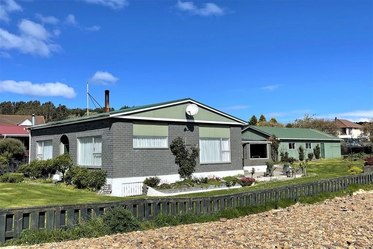Photo of property in 36 Saint Catherine Street, Kaitangata, 9210