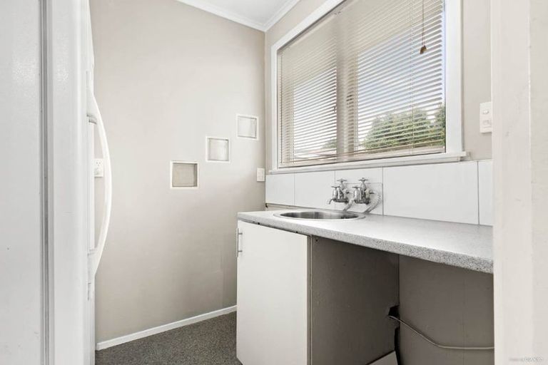 Photo of property in 22 Trojan Crescent, New Lynn, Auckland, 0600