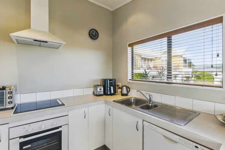 Photo of property in 47 Kakariki Grove, Waikanae, 5036