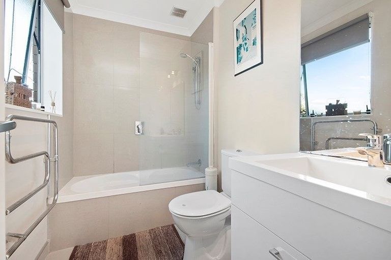 Photo of property in 11 Logan Place, Waiuku, 2123