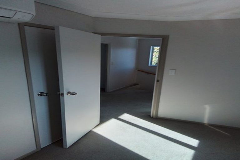 Photo of property in 2/129 Edmonton Road, Te Atatu South, Auckland, 0610