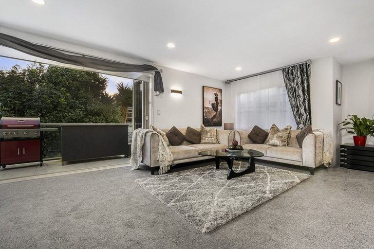 Photo of property in 57a Ribbonwood Crescent, Goodwood Heights, Auckland, 2105