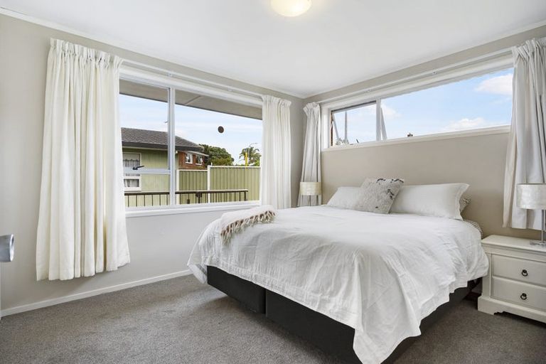 Photo of property in 17 Marcel Place, Glenfield, Auckland, 0629