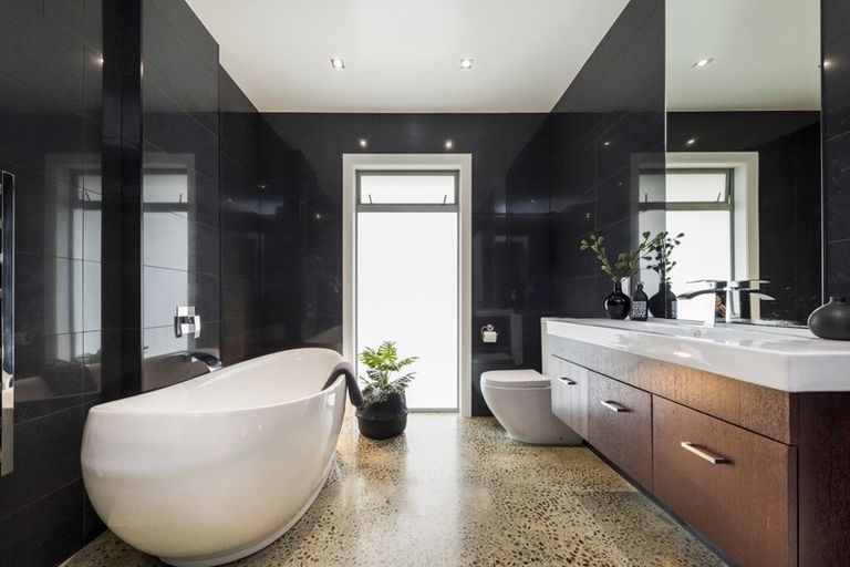 Photo of property in 85 Cashmere Drive, Fitzherbert, Palmerston North, 4410