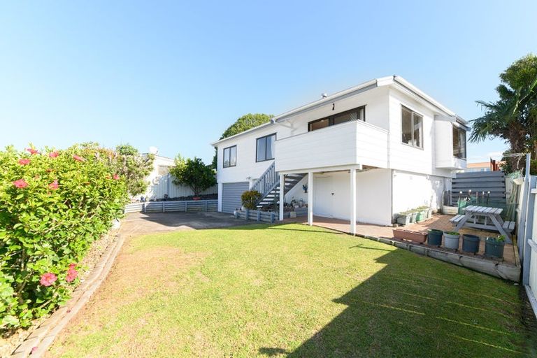 Photo of property in 2/10 Sirius Place, Botany Downs, Auckland, 2010