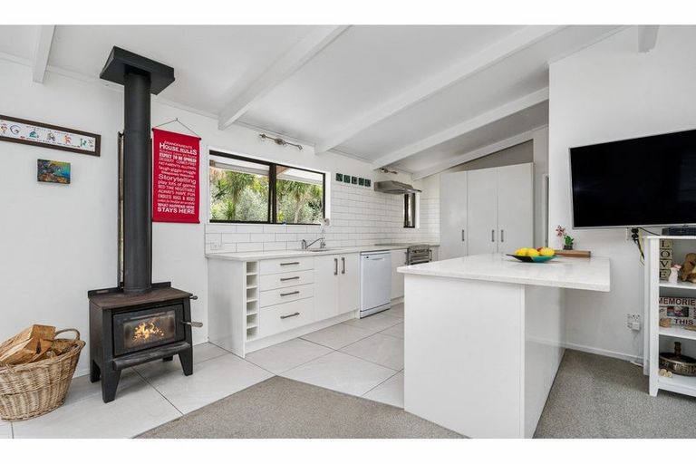 Photo of property in 673 Huia Road, Parau, Auckland, 0604