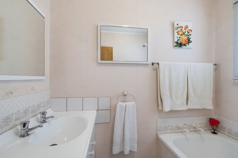 Photo of property in 15 Caxton Street, Onekawa, Napier, 4110