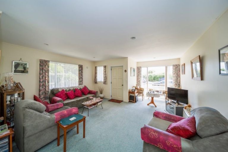 Photo of property in 1b Walmer Grove, Bell Block, New Plymouth, 4312