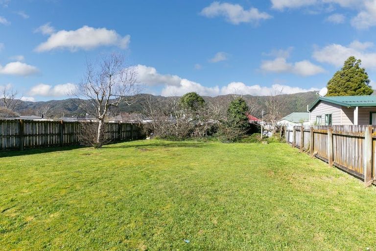 Photo of property in 172 Wellington Road, Wainuiomata, Lower Hutt, 5014
