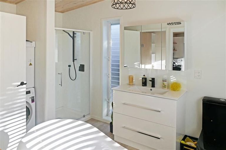 Photo of property in 80 Park Hill Road, Birkenhead, Auckland, 0626