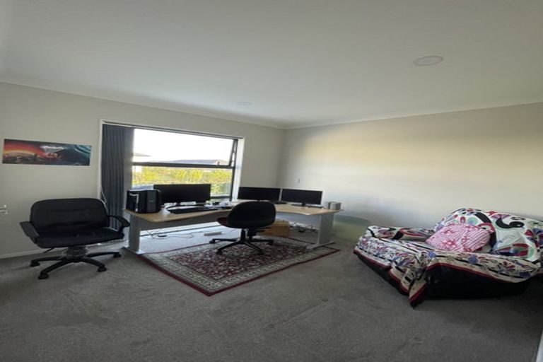 Photo of property in 10 Captain Rings Drive, Papakura, 2110