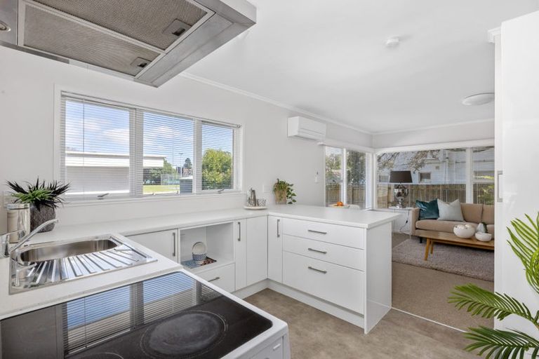Photo of property in 4/760 Beach Road, Browns Bay, Auckland, 0630