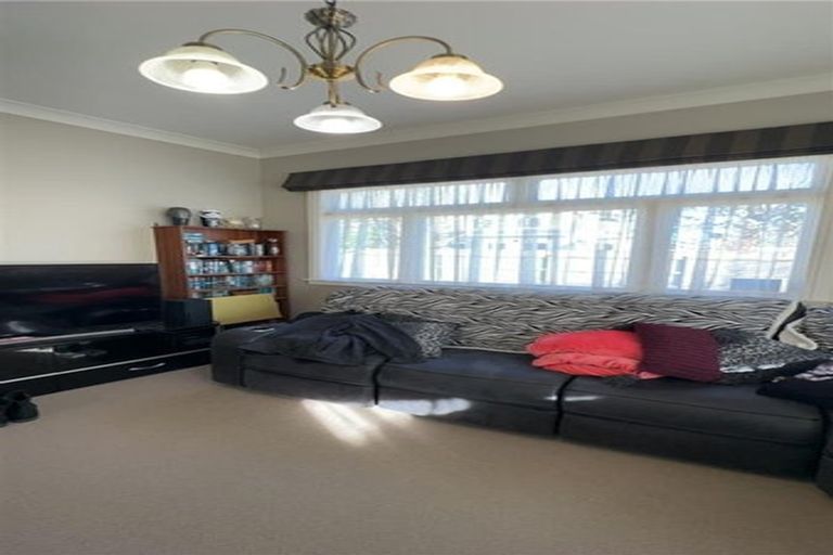 Photo of property in 14 Queenwood Road, Levin, 5510