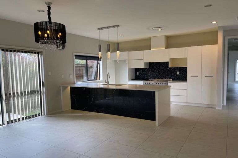 Photo of property in 86 Tiriwa Drive, Massey, Auckland, 0614