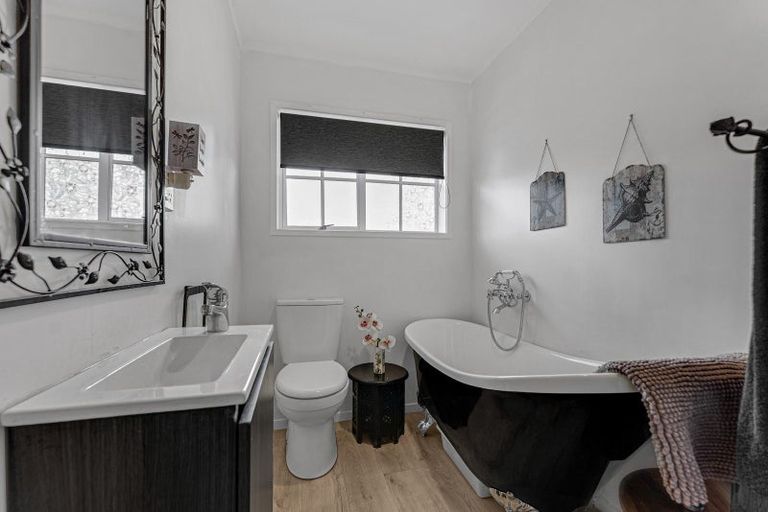 Photo of property in 19f Victoria Avenue, Waiuku, 2123