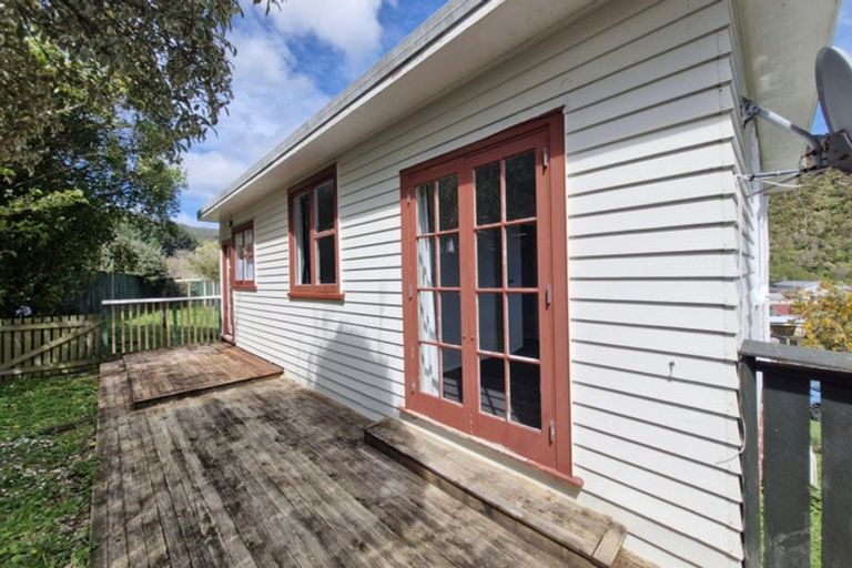 Photo of property in 40 Parenga Street, Wainuiomata, Lower Hutt, 5014