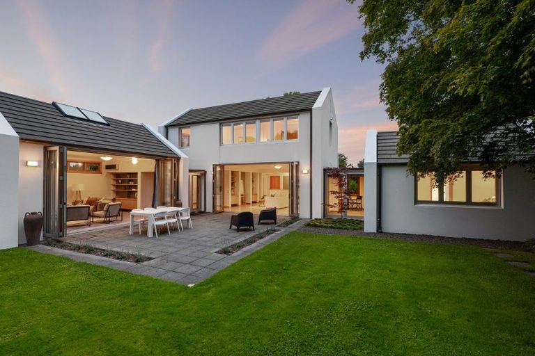 Photo of property in 17 Makora Street, Fendalton, Christchurch, 8041