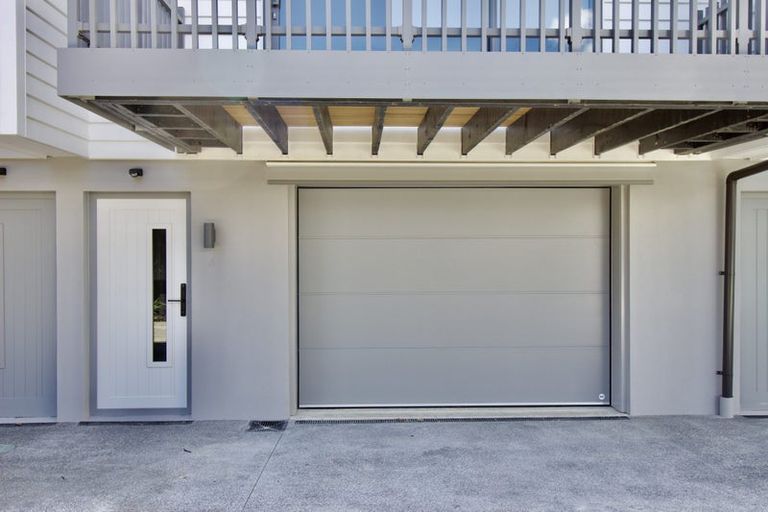 Photo of property in 6/94 Target Road, Totara Vale, Auckland, 0629