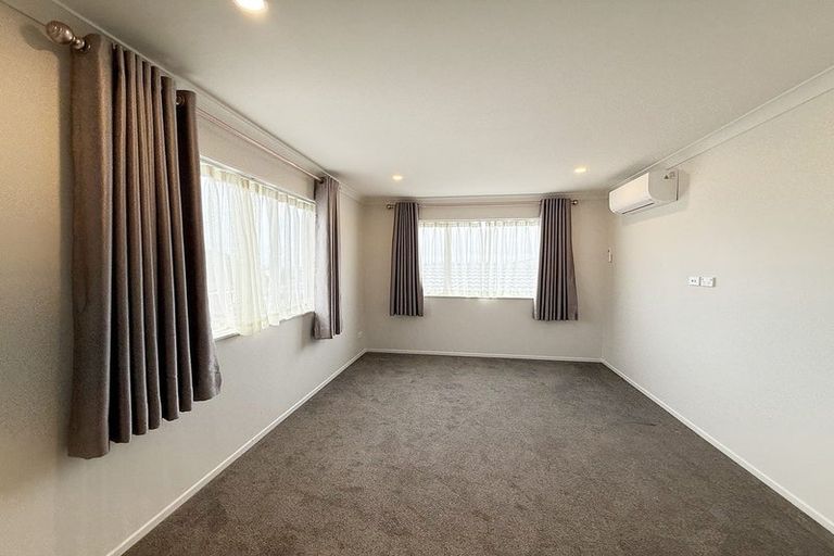 Photo of property in 7b Marco Place, Highland Park, Auckland, 2010
