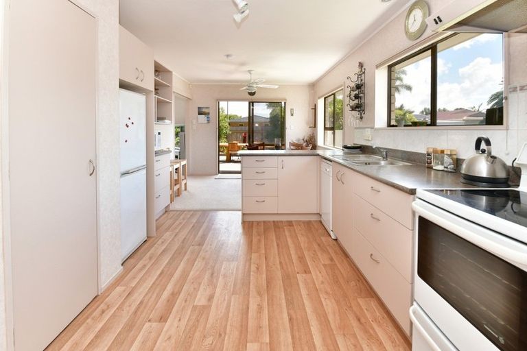 Photo of property in 19 Lillian Place, Orewa, 0931