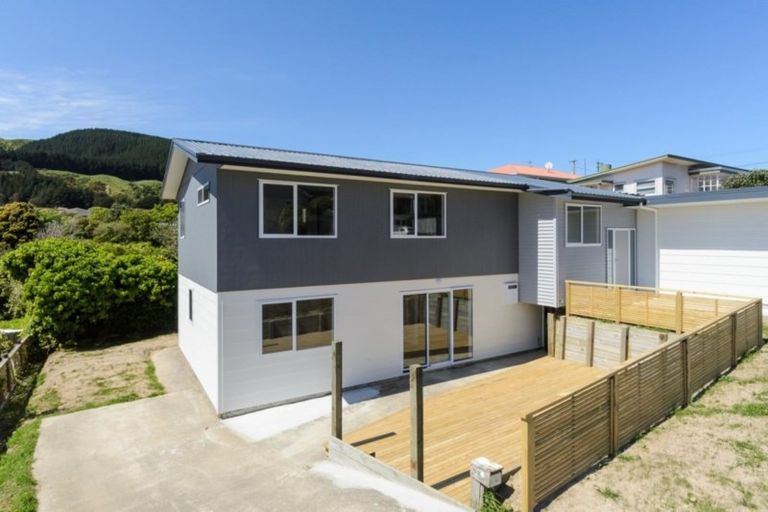 Photo of property in 2 Bell Street, Tawa, Wellington, 5028