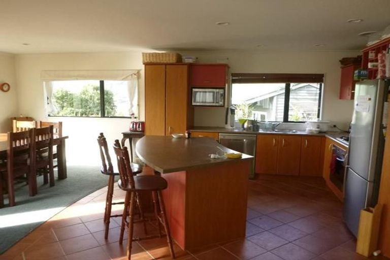 Photo of property in 5 Bishops Glen, Tawa, Wellington, 5028