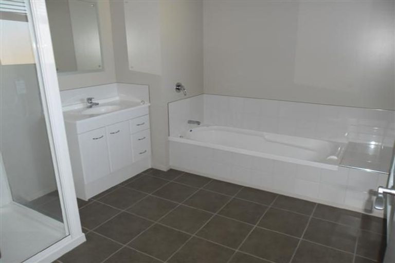 Photo of property in 12 Mcewen Crescent, Riverstone Terraces, Upper Hutt, 5018