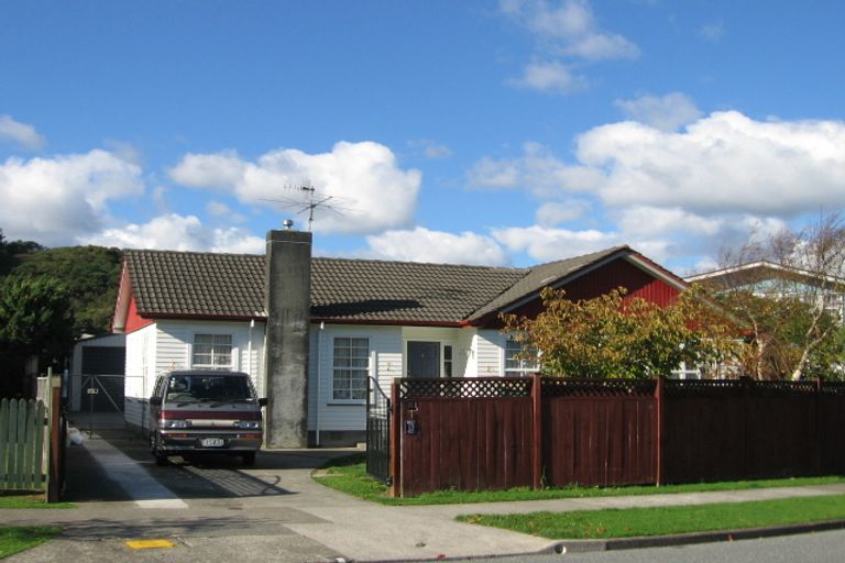 Photo of property in 6 Momona Street, Wainuiomata, Lower Hutt, 5014