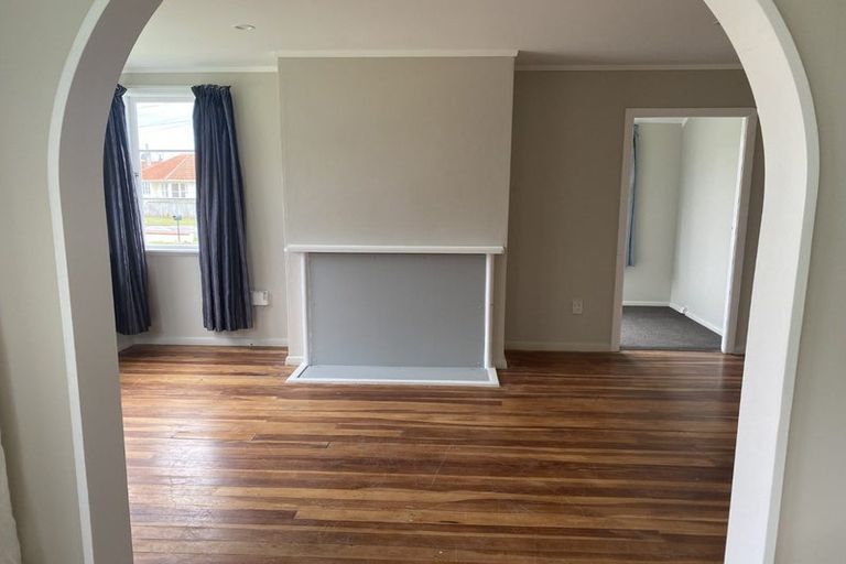 Photo of property in 11 Goldsmith Crescent, Levin, 5510