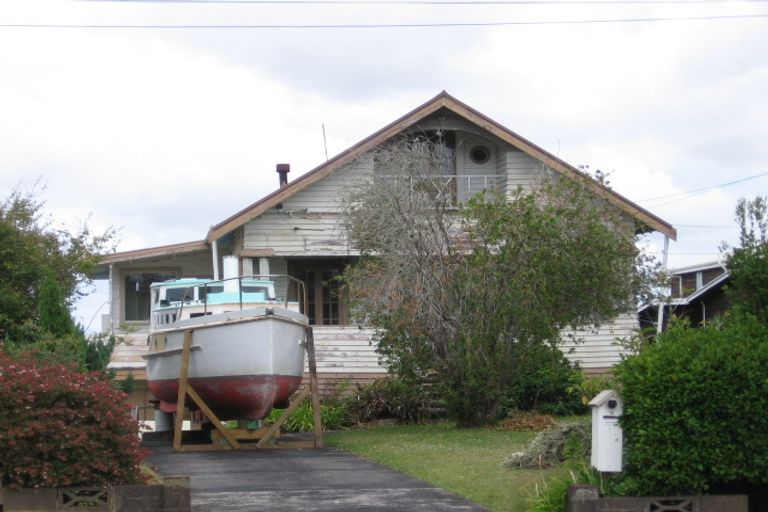 Photo of property in 15 Beach Haven Road, Beach Haven, Auckland, 0626